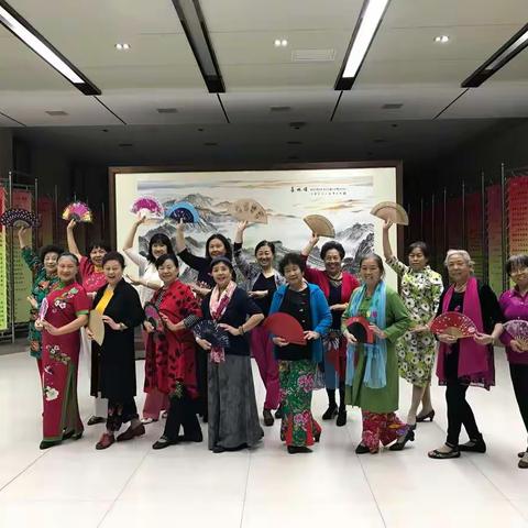 军旅风情模特队庆祝中华人民共和国成立69周年小聚