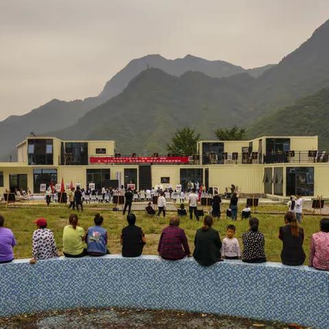 荣耀.乡情”摄影暨“孩子眼中的家乡美”美术摄影巡回展 在旬阳市水泉坪开展