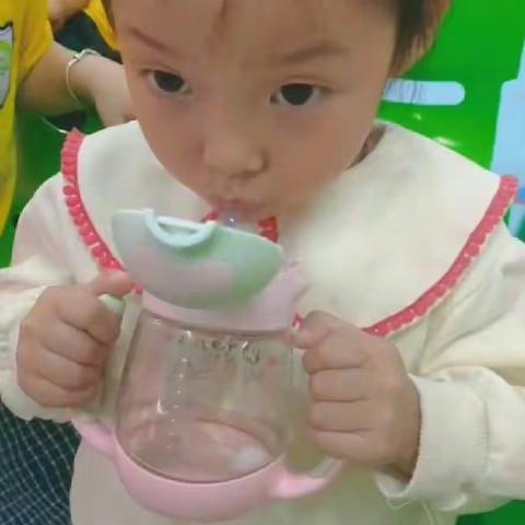 亿童贝贝幼儿园中一班罗琪小朋友: