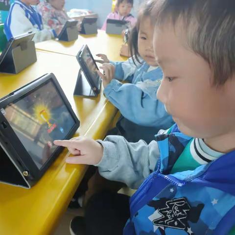 亿童贝贝幼儿园中一班杨泽楷小朋友: