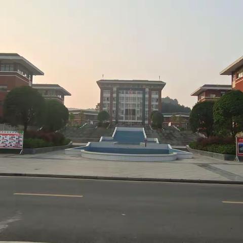 纳勤奋学子  铸时代英才