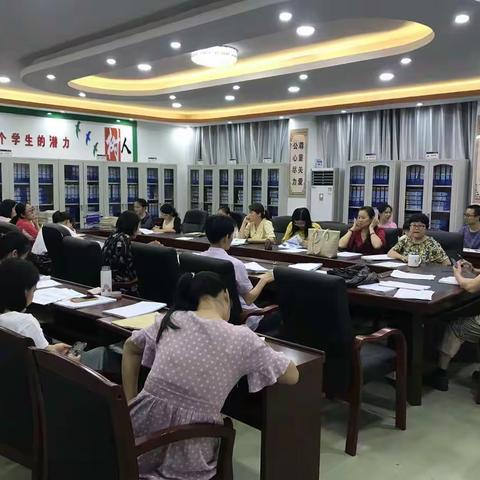 迎风向前、展翅高飞--高二年级班主任会议纪实