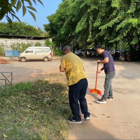 市地方公路管理站喜迎国庆节开展卫生大扫除活动