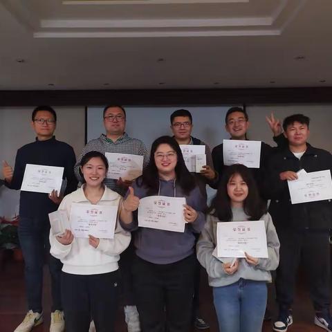 一个团队一条心 一个目标一起拼