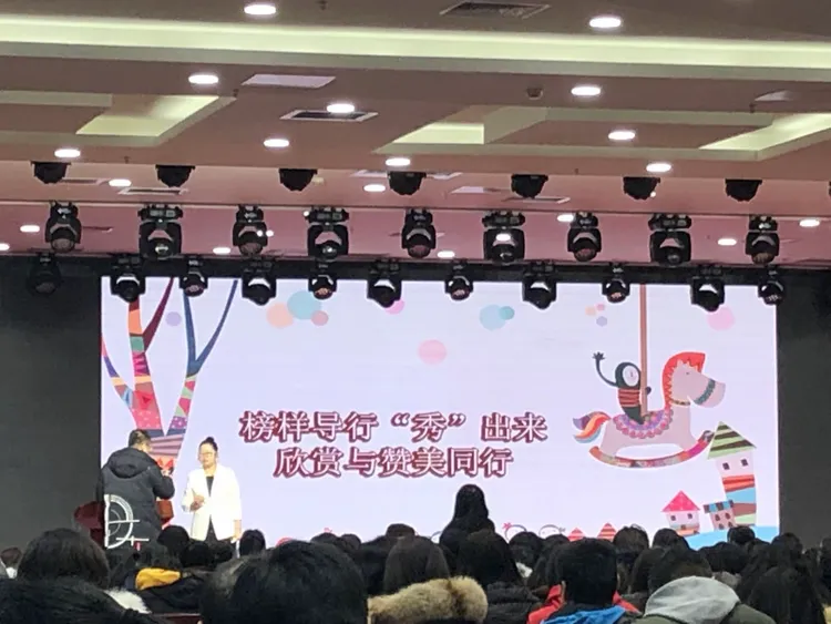 做学生锤炼品格的引路人