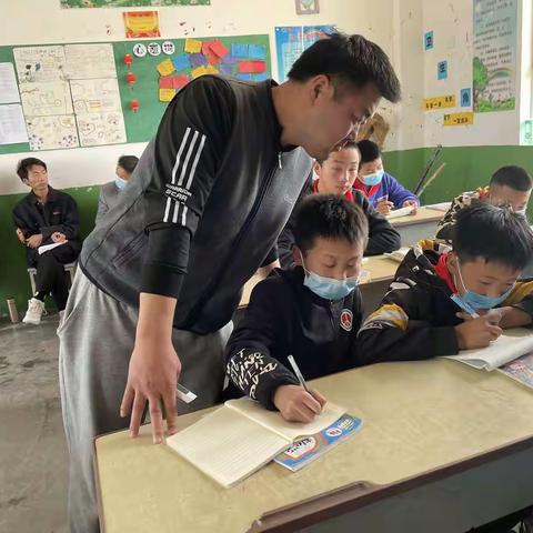 高效课堂共研讨，听课评课促成长