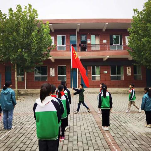 喜迎二十大  争做好队员——漫町学校2022年少先队纳新活动