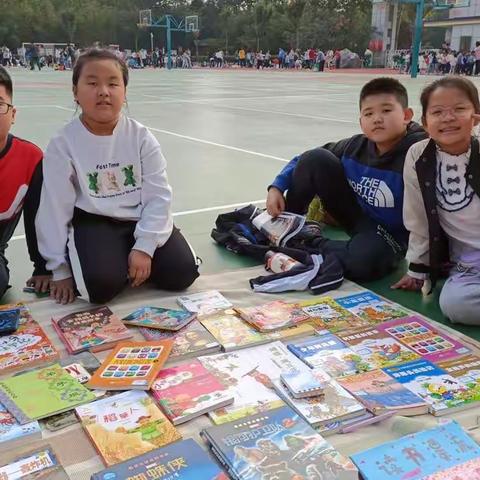 【四（5）中队喜迎二十大 书香润童心】