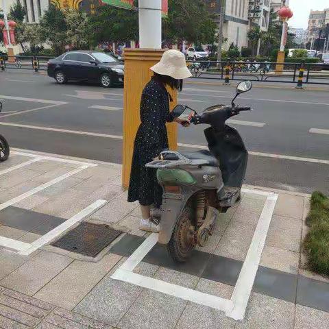 临高县政务服务中心开展文明劝导活动