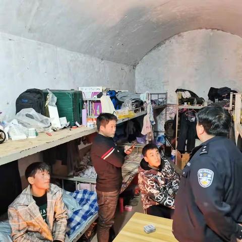 王峰派出所深入辖区“九小场所”消防安全检查