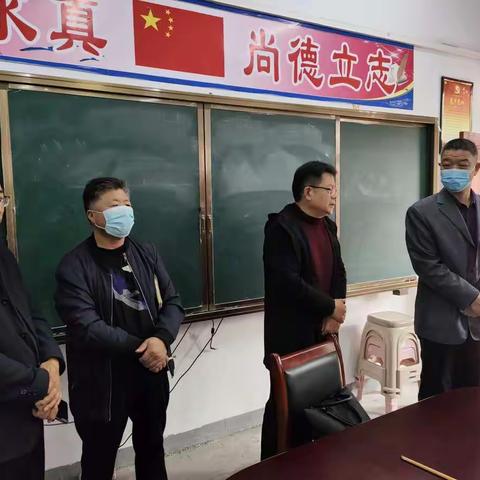 任局长李主任一行五人莅临我校指导义务教育质量评价档案