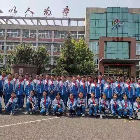 莲河学校七年级七班走进泰钢  了解红色文化  争做优秀学生