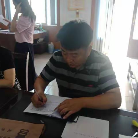 20190709道路工程队支部组织召开党员大会，选举参加工信系统党委选举的党代表。