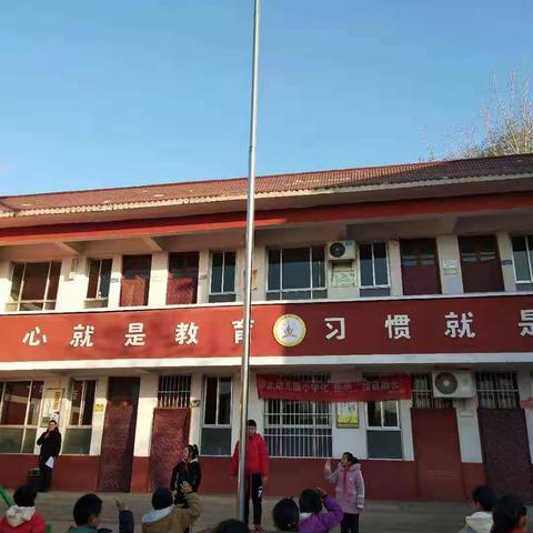 前翟村小学宪法周晨读活动