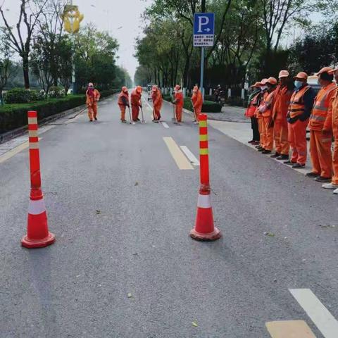 环卫工人保平安    交通安全记心间