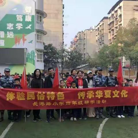 游凤娃古寨赏民俗风情