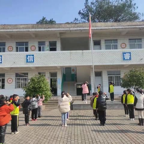 港口镇上坑小学第三周工作简报（2.28-3.4）