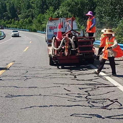 加强道路小修保养                                            不断提升道路通行能力