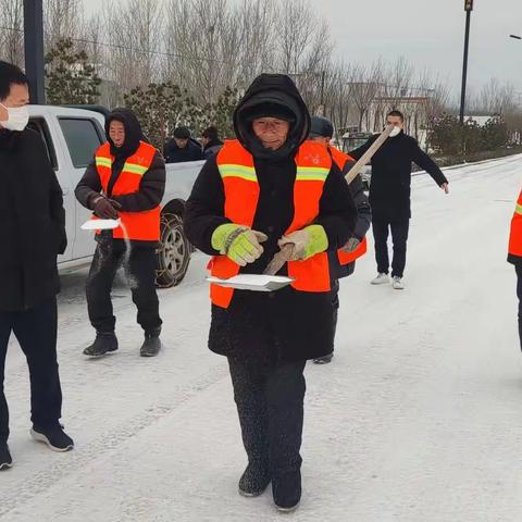 汝阳县公路事业发展中心开展清雪作业，保障道路畅通