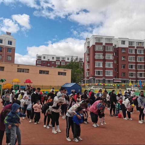 智慧树幼儿园【大手牵小手，一起来加油】亲子运动会