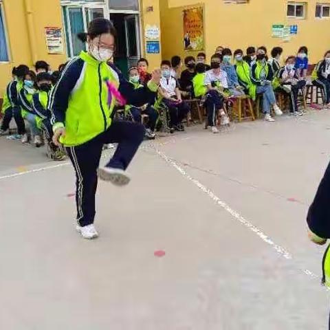 毽花飞扬，踢出风采——城杨庄小学助力“双减”，踢毽子比赛