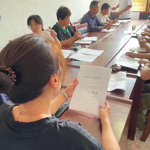 沙口集乡中心校学习《邯郸市道路交通安全责任制规定》