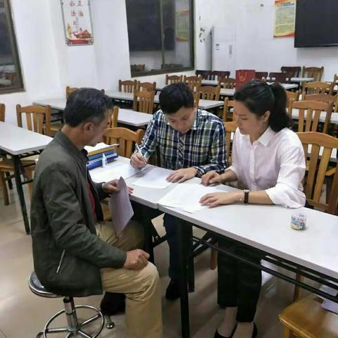 市纪委监委帮扶责任人扎实开展扶贫工作并观看第114期脱贫致富电视夜校