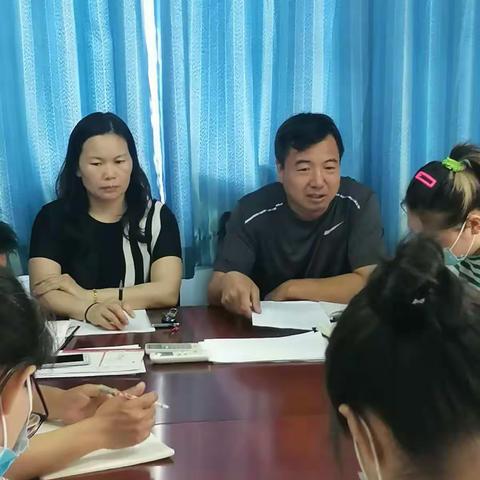 柳南社区召开文明城市建设安排部署会