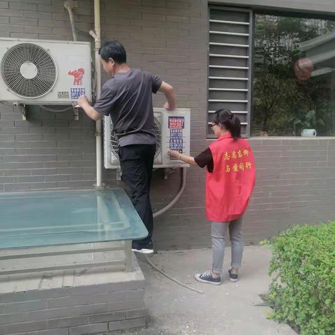 清理小广告，助力文明城市建设