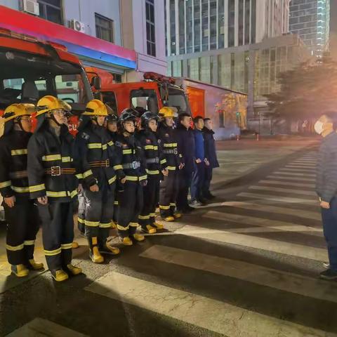 经区大队华夏路消防救援站开展夜间紧急拉动