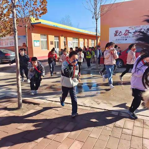 大伍龙小学消防安全演练总结