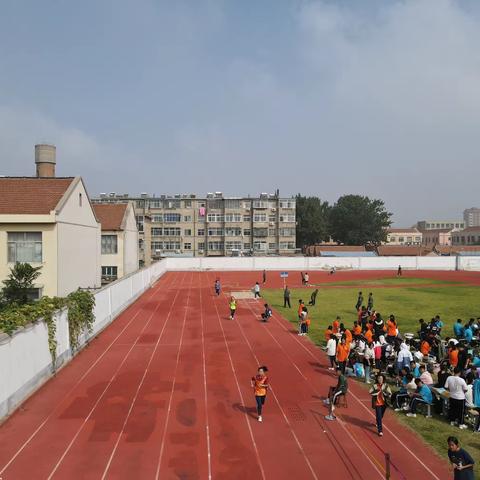 莱州市第五中学“周三比赛日”4×300米接力比赛