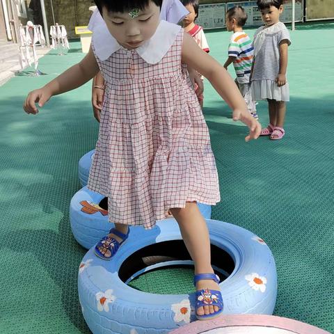 东起乡中心幼儿园小班美篇（快乐的一周）