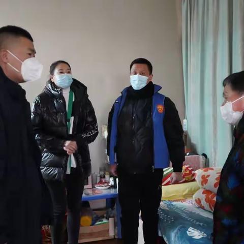 真情走访暖寒冬 人大代表进社区慰问困难群众