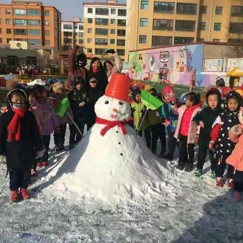 『迟来的雪与快乐的玩』——山丹县清泉幼儿园大（四）班户外堆雪人活动印记