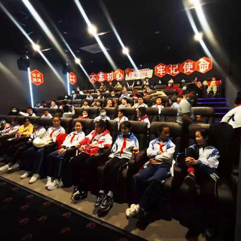 重温革命岁月 汲取红色力量！ ——2017级十班集体观影《长津湖》