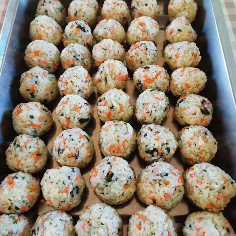 中五班生活体验—美味的海苔饭团