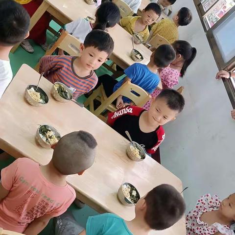 永昌中心幼儿园中一班六月份宝贝成长册