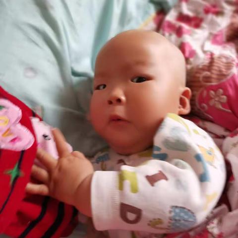 宝贝日常表情抓拍！