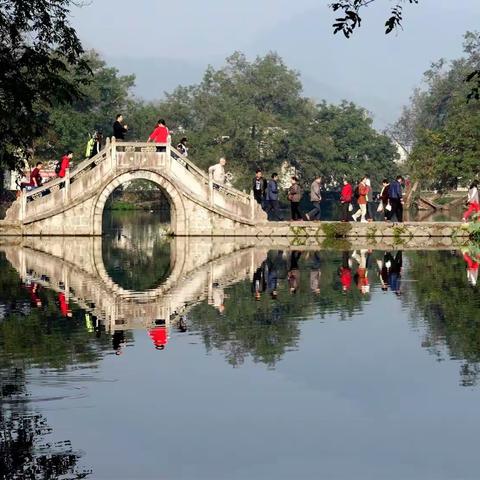 2017.10.27-29，已是第四次去宏村了，顺便又到新安江边及屯溪老街。这次走马观花拍了些以作留念。
