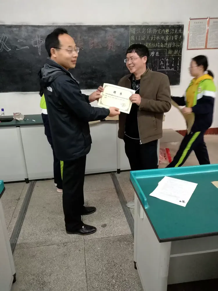 挥毫书经典,墨香逸校园一一一安义二中举行全校毛笔书法大赛暨本期