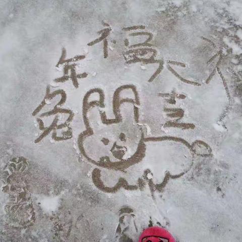 冬天里的第一场雪，点亮孩子们的快乐