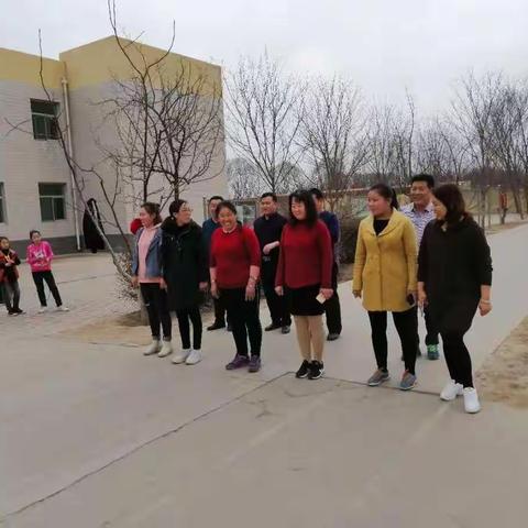 西陈小学教职工健走活动