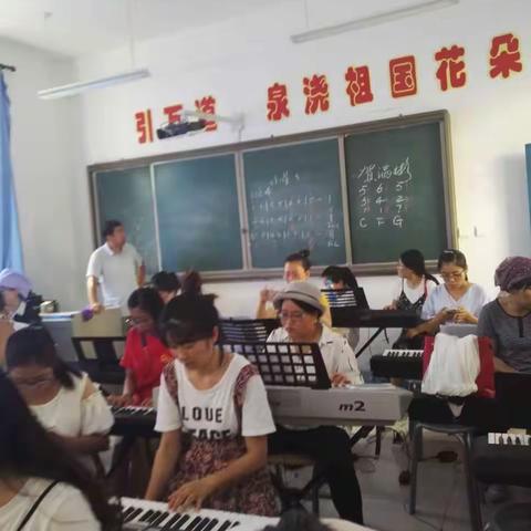 音乐教师兼职培训在炎炎夏日下，拉开了帷幕。跟随者金涛，贺满彬等老师的节拍走进了培训。