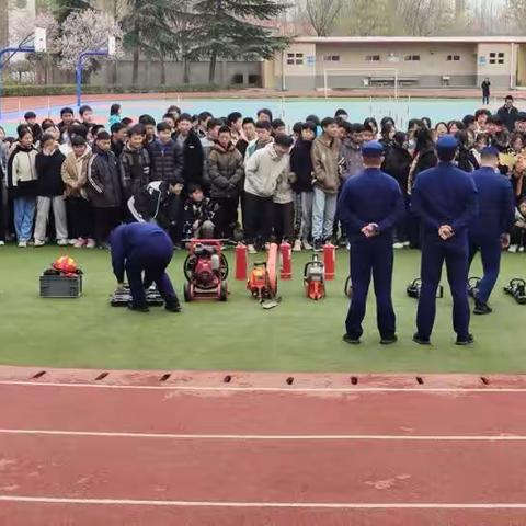 交口中学邀请消防救援人员进行消防演练