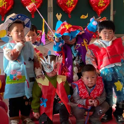“变废为宝，创意无限”——永正中心幼儿园小班2022庆元旦环保时装秀活动