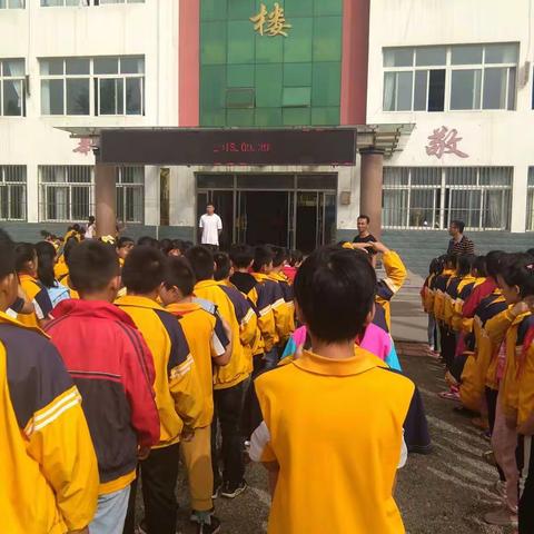 官庄小学防震应急演练