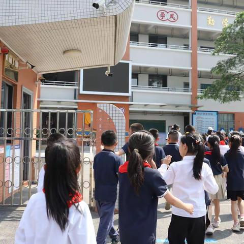 垃圾分类 你我同行—— 柳石路小学2021－4班参观体验西江路小学垃圾分类宣教基地