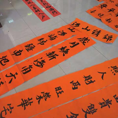 儋暖协会东成办事处春联下乡第一天圆满结束