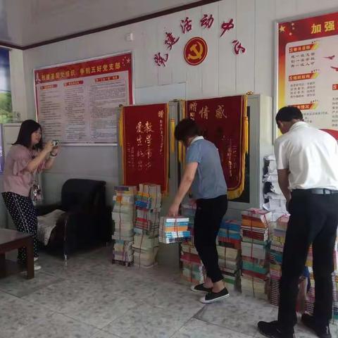 殷都区水冶镇南关小学暨安阳市图书馆“阅读美，诚信美”图书漂流活动掠影